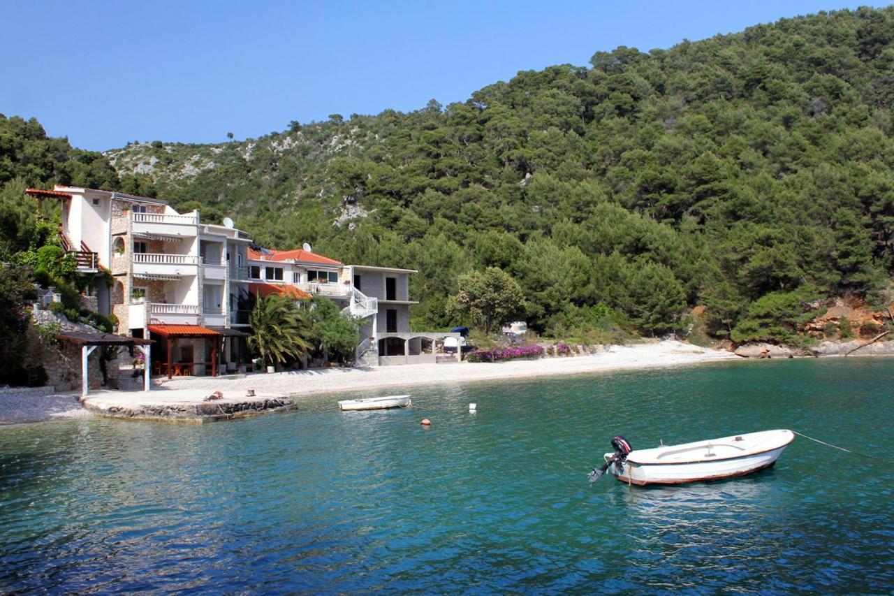 Apartman Seaside Secluded Apartments Cove Smokvina, Hvar - 9501 *